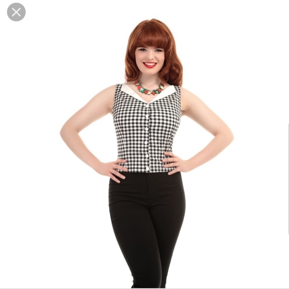Collectif sleeveless gingham button up top